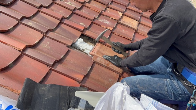 瓦差し替え　釘打ち